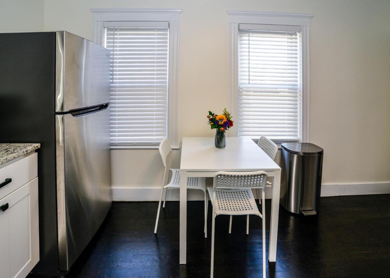 Modern Two Bedroom Condo - Boston Stoneham Extérieur photo
