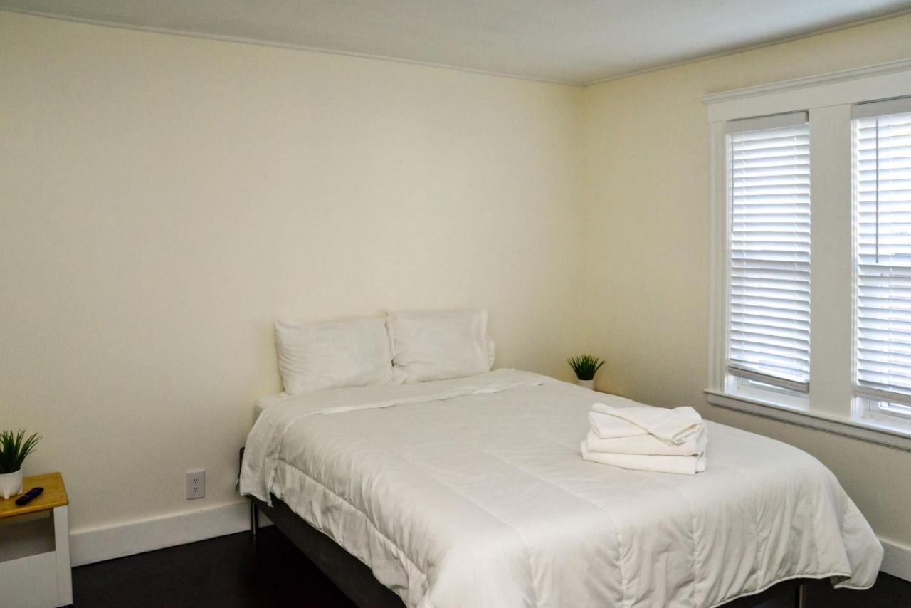 Modern Two Bedroom Condo - Boston Stoneham Extérieur photo