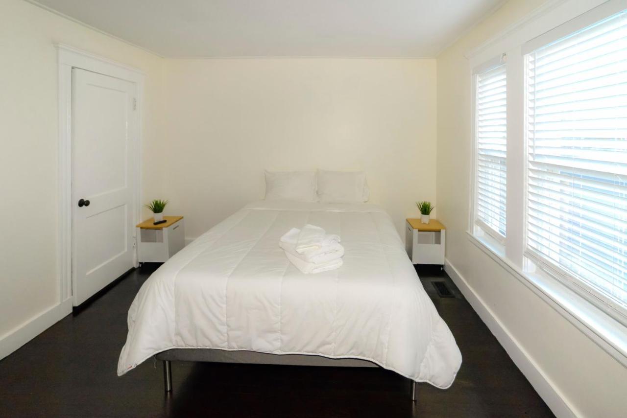Modern Two Bedroom Condo - Boston Stoneham Extérieur photo