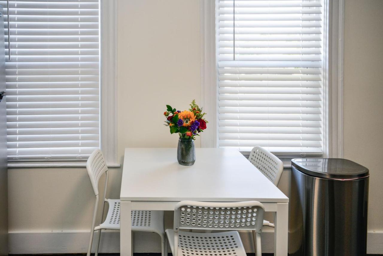 Modern Two Bedroom Condo - Boston Stoneham Extérieur photo