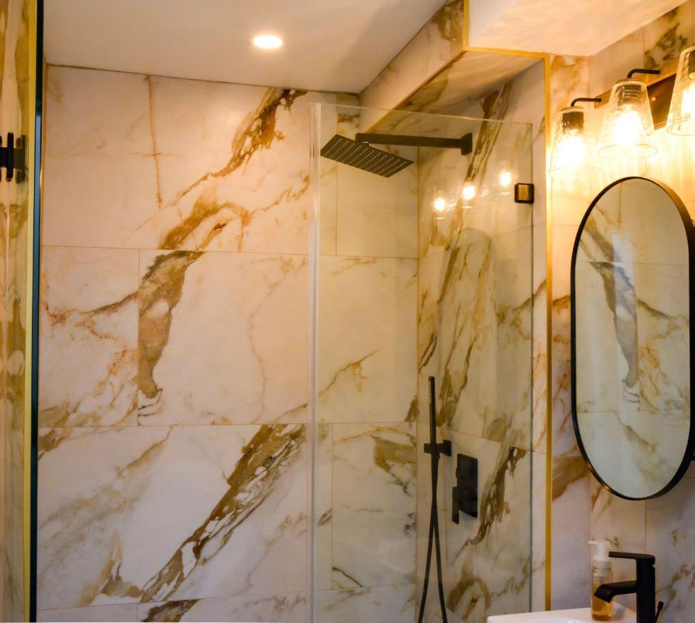 Modern Two Bedroom Condo - Boston Stoneham Extérieur photo