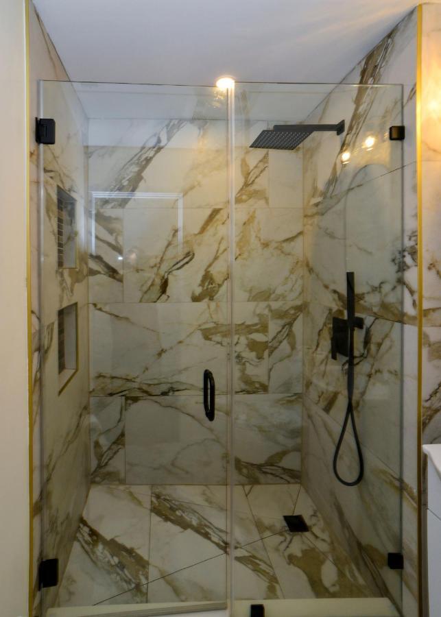 Modern Two Bedroom Condo - Boston Stoneham Extérieur photo