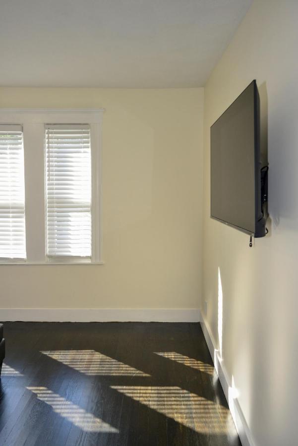 Modern Two Bedroom Condo - Boston Stoneham Extérieur photo