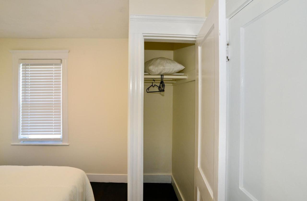 Modern Two Bedroom Condo - Boston Stoneham Extérieur photo