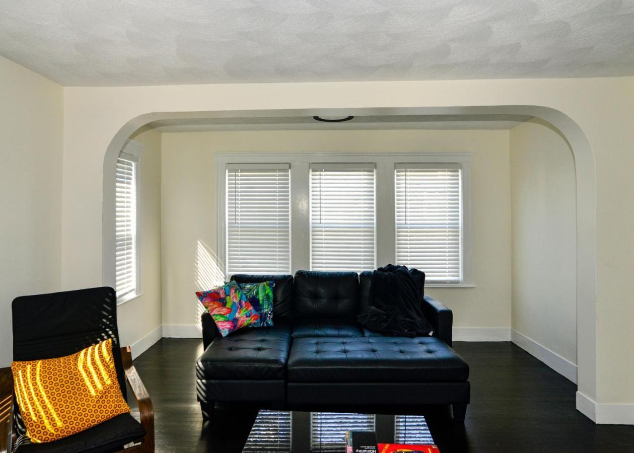Modern Two Bedroom Condo - Boston Stoneham Extérieur photo