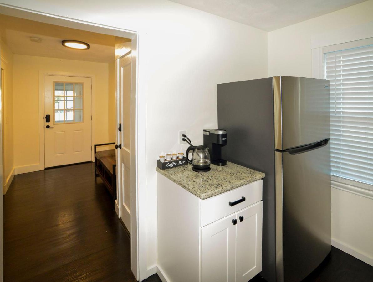 Modern Two Bedroom Condo - Boston Stoneham Extérieur photo