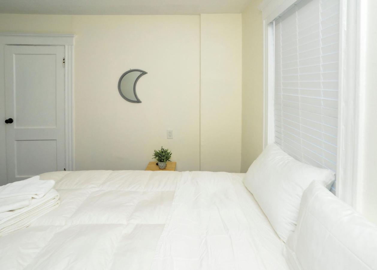 Modern Two Bedroom Condo - Boston Stoneham Extérieur photo