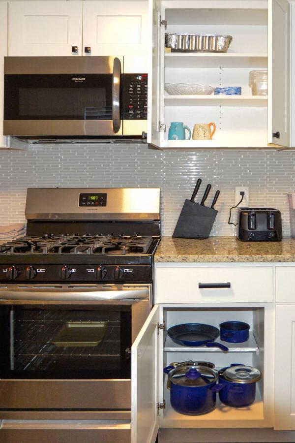 Modern Two Bedroom Condo - Boston Stoneham Extérieur photo